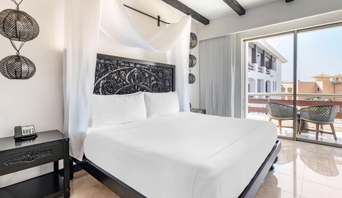 2 BEDROOM 1 KING 1 QN SUITE WITH BALCONY