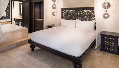 1 BEDROOM 1 KING GARDEN VIEW SUITE W/ BALCONY