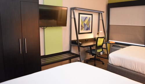 Habitación estándar, 2 camas de matrimonio, bañera accesible (Mobility Tub)