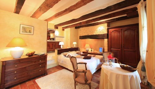 Habitación Elite doble, 1 cama de matrimonio grande, bañera de hidromasaje, vistas a la piscina