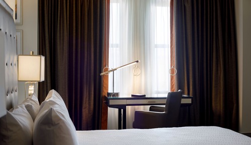 Habitación Deluxe, 1 cama de matrimonio grande (Roll-In Shower)