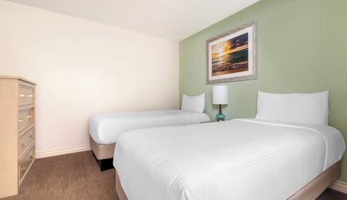 Habitación, varias camas, vistas al mar