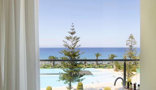 Deluxe Room with Spa Bath and Sea View