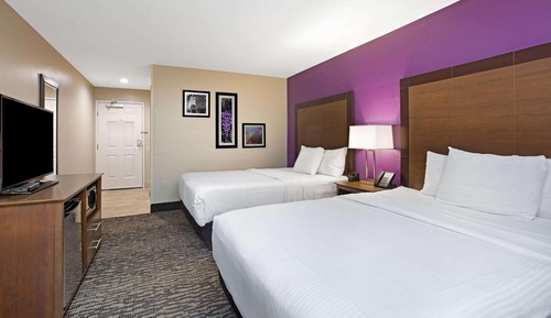 Habitación, 2 camas dobles, no fumadores (Mobility/Hearing, tub w grab bars)