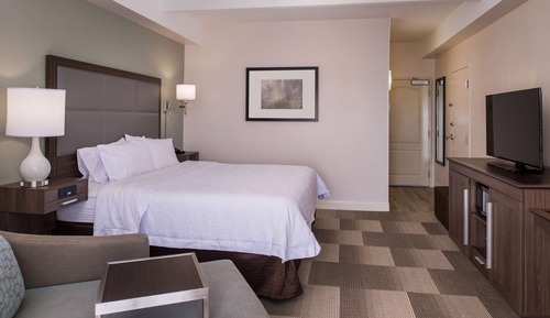 Habitación, 1 cama de matrimonio grande (Pool/Courtyard View)