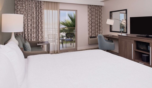 Habitación, 1 cama de matrimonio grande con sofá cama, no fumadores (Shower Only)