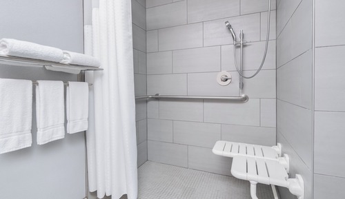 Habitación estándar, 2 camas de matrimonio, bañera accesible (Mobility)