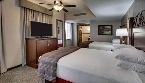 Habitación Deluxe, 2 camas de matrimonio, accesible para personas con discapacidad (Tub)