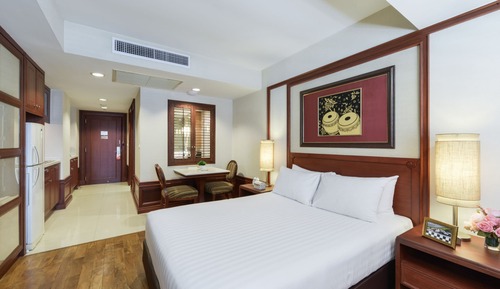 Deluxe King or Twin Bed