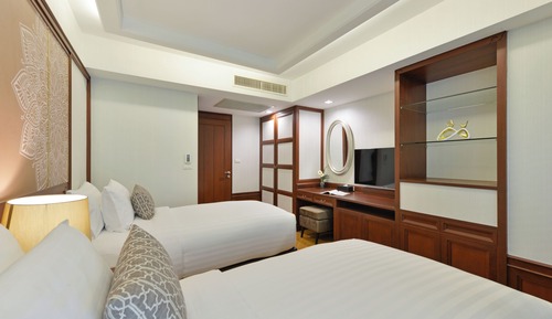 2 Bedroom Premium King & Twin bed