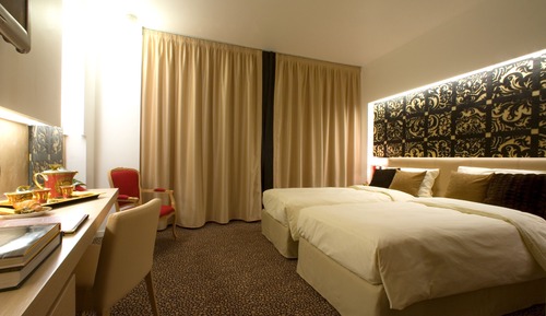 Habitación superior con 1 cama doble o 2 individuales