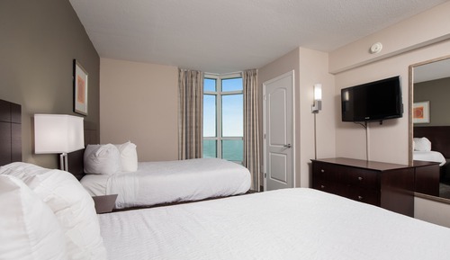 Tower 1, 2 habitaciones en esquina con 4 camas dobles, frente al mar