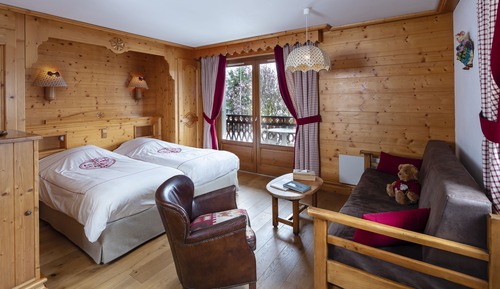 Habitación con 2 camas individuales, en edificio anexo