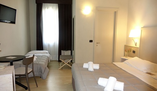 Habitación triple estándar, balcón