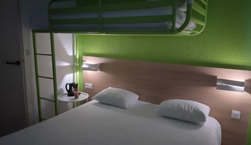 Habitación triple, varias camas