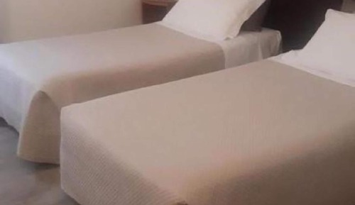 Habitación estándar con 1 cama doble o 2 individuales