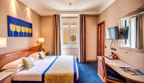 Habitación superior con 1 cama doble o 2 individuales