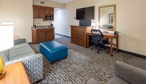 Suite, 1 cama de matrimonio grande, frigorífico y microondas (Whirlpool Tub, Upper Floor)