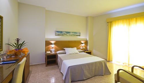 Habitación estándar con 1 cama doble o 2 individuales