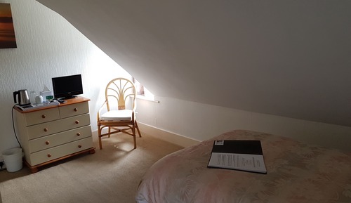 Habitación individual, baño compartido