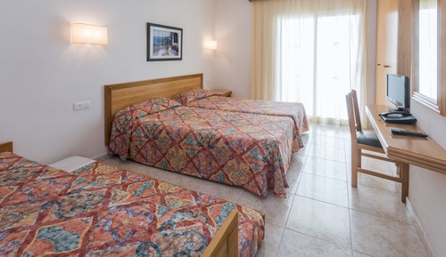 Habitación cuádruple (2 Adults + 2 Children)