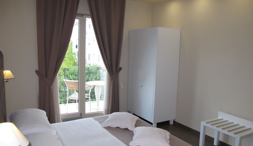 Habitación doble superior, 1 cama doble o 2 individuales, balcón, vistas a la ciudad