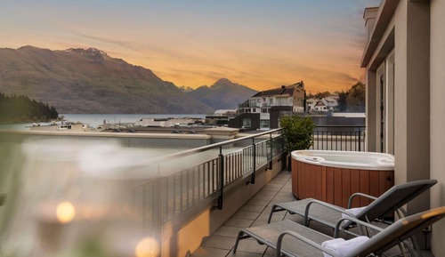 Ático, 1 cama de matrimonio grande, patio, vistas al lago