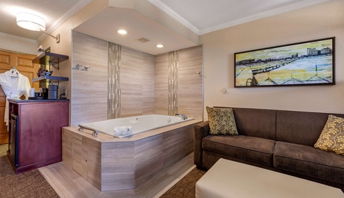 Suite, 1 cama de matrimonio grande, no fumadores, bañera de hidromasaje (with Sofabed)