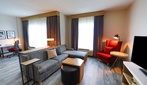 Suite junior, accesible para personas con discapacidad (King Bed with Murphy Bed, Hearing)