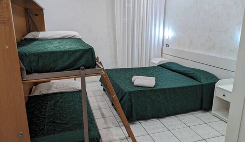 Habitación cuádruple básica