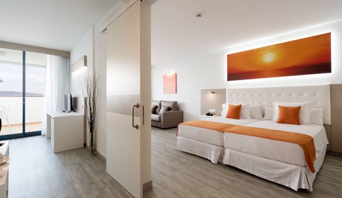 Family Room, 2 Adults + 2 Children