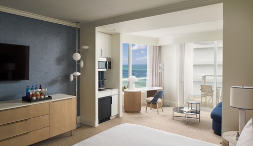 Suite junior, vistas parciales al mar