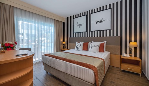 Suite, vistas a la piscina