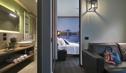 Habitación triple superior, 1 cama de matrimonio grande con sofá cama