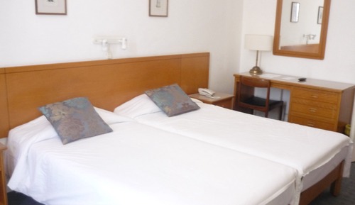 Habitación clásica con 1 cama doble o 2 individuales, vistas al mar