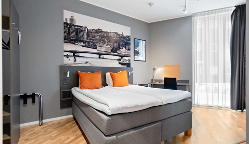 Habitación familiar, varias camas, no fumadores (first night parking included)