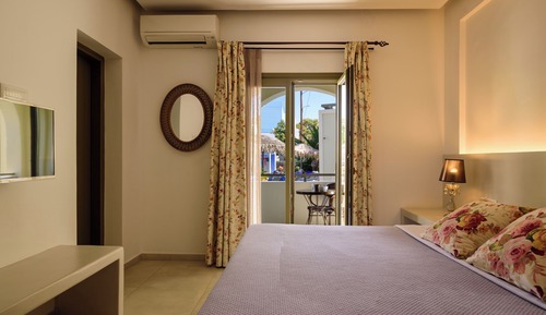 Habitación Deluxe doble, vistas a la piscina