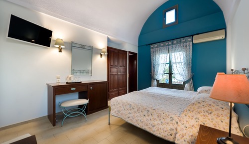 Habitación estándar doble, 1 cama doble o 2 individuales, vistas a la piscina