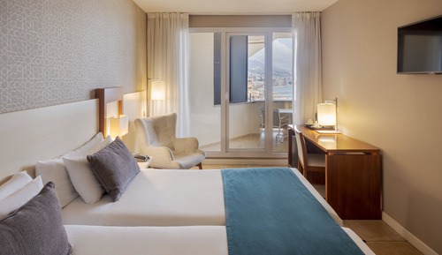 Habitación doble, vistas parciales al mar