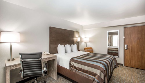 Habitación Deluxe, 1 cama de matrimonio, no fumadores (Highway Facing)