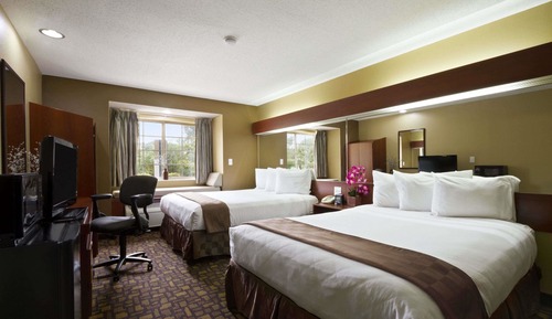 Habitación, 2 camas de matrimonio, accesible para personas con discapacidad, no fumadores (Mobility)