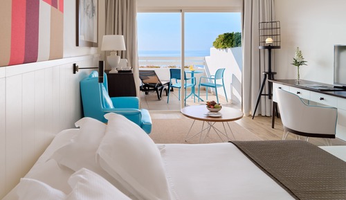 Habitación doble superior (Privilege, 2 Adults + 1 Child)