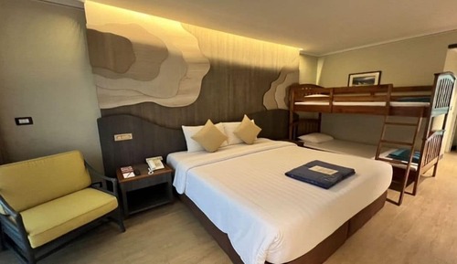 Deluxe Family Pool View