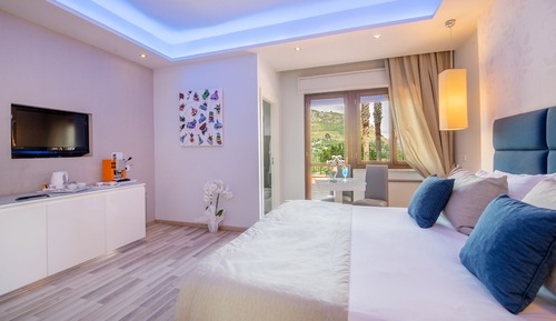 Habitación doble superior, balcón, vistas parciales al mar (Adults Only)