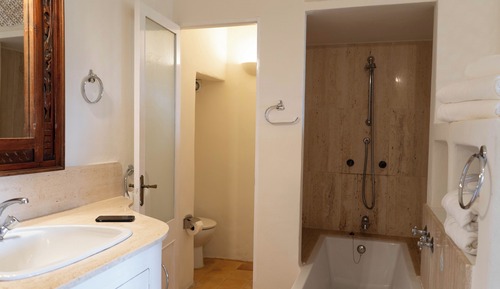 Standard Room (No access to the golf course)
