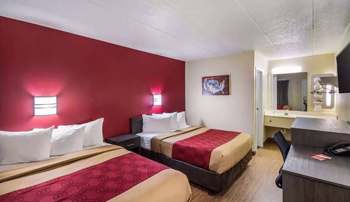 Habitación, 2 camas dobles, accesible para personas con discapacidad (Mobility, Tub with Grab Bars)