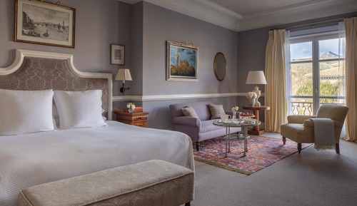 Suite junior (Extra Bed 2 Adults + 1 Child)