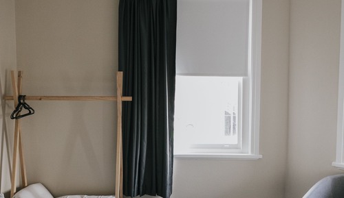 Habitación básica doble, 1 cama de matrimonio grande