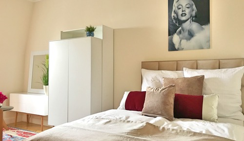 Studio Room (no kitchen)