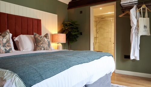 Habitación básica con 1 cama doble o 2 individuales, baño privado